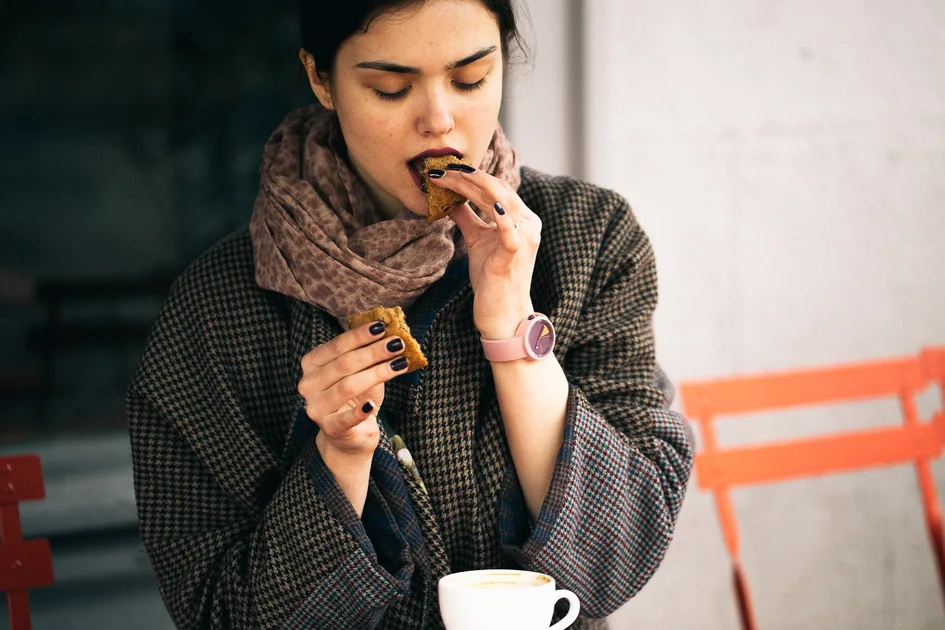 מיינדפולנס באכילה: איך להפסיק לאכול על אוטומט